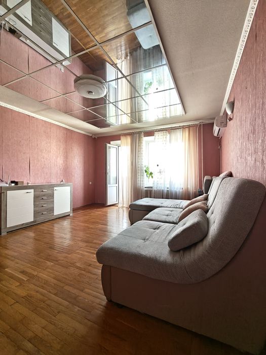 Продаж 4х кімнатної квартири