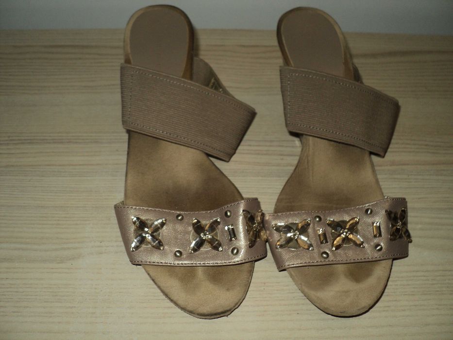 Buty na koturnie roz. 37,5 Anne Klein