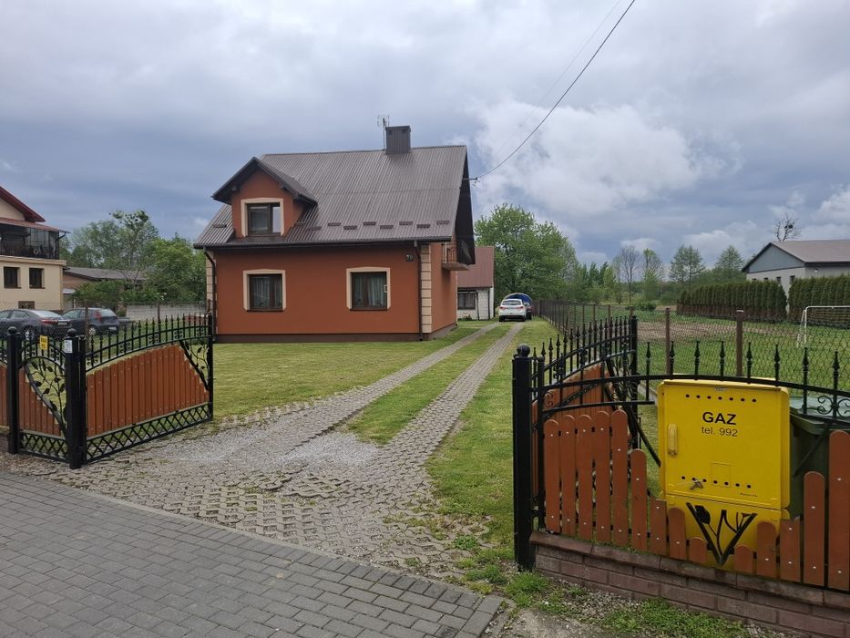 Nowoczesny dom 150m2 z dużą działką i budynkiem gospodarczym.
