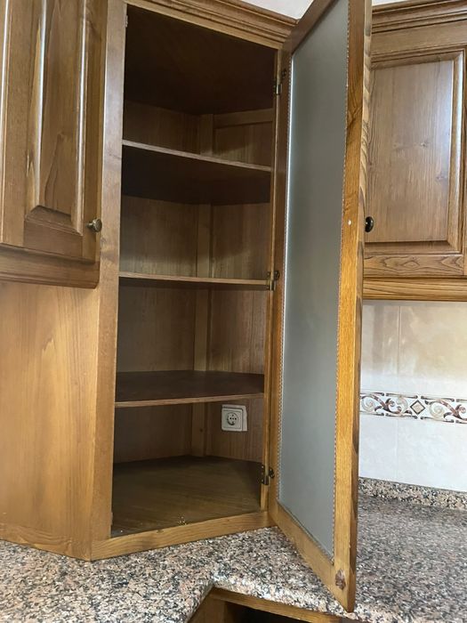 Cozinha Completa em Madeira e Granito + Placa e Forno (Negociável)