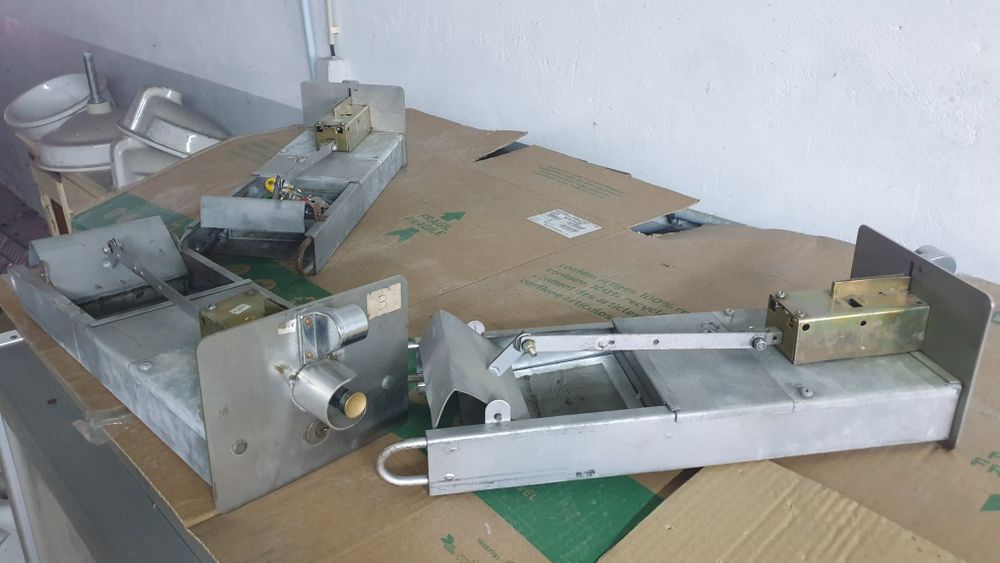 Matraquilho muito reforçado para escolas ou café, com moedeiro.