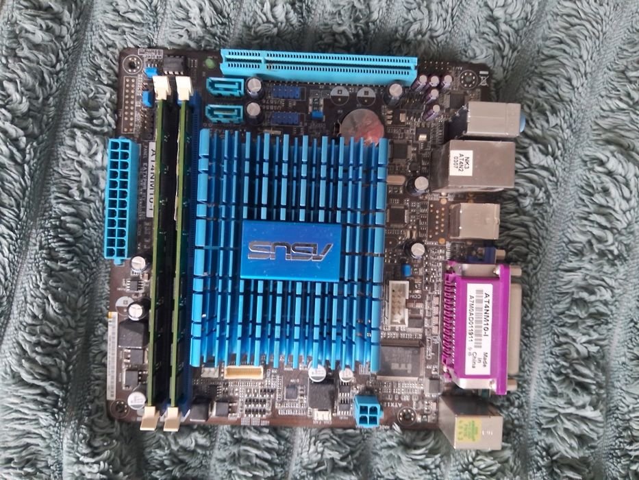 Материнська плата