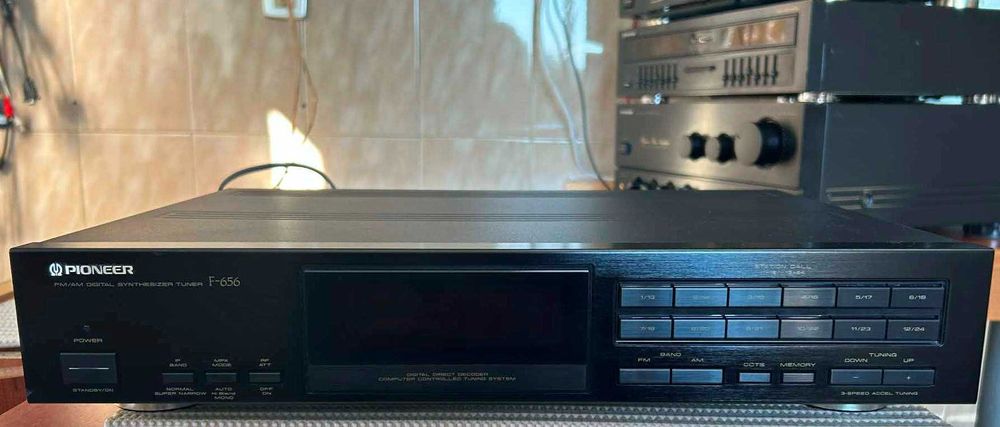 Pioneer Tuner F-656 top