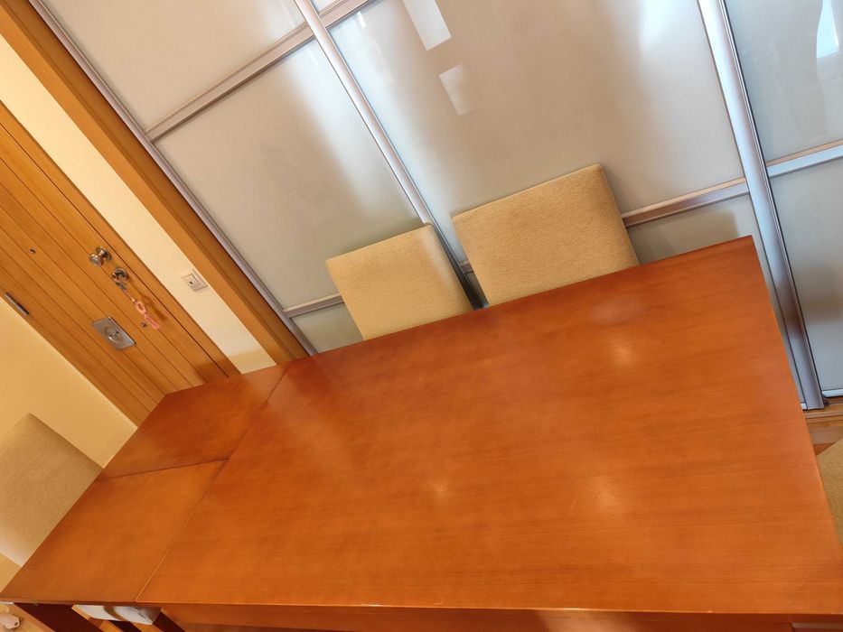 Mesa em cerejeira com 4 Cadeiras