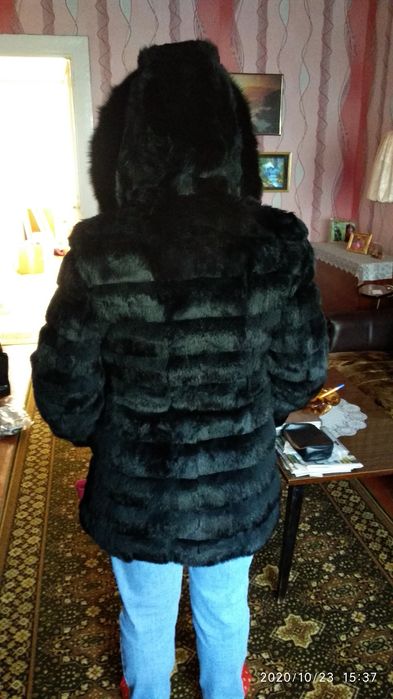 Шуба бобрик цвет черный. Натуральная с капюшоном