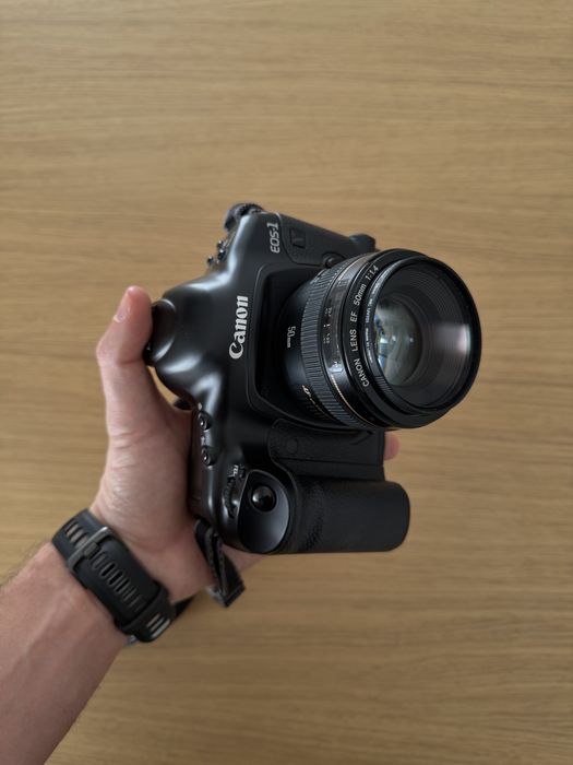 Canon EOS 1V + Canon EF 50mm f/1,4 USM