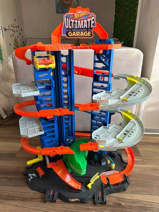 Мега гараж трек Hot Wheels Ultimate Garage с динозавром T-Rex (оригинал)
