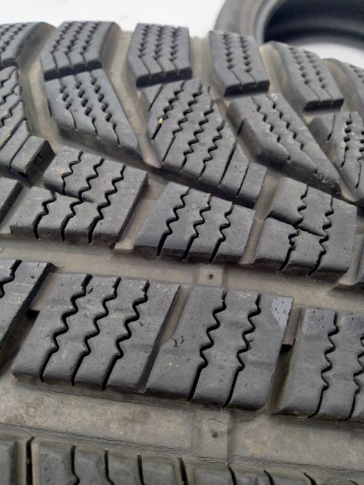 Opony zimowe 18 2szt +16 /215