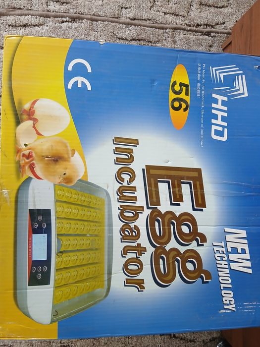 Інкубатор на 56 яєць