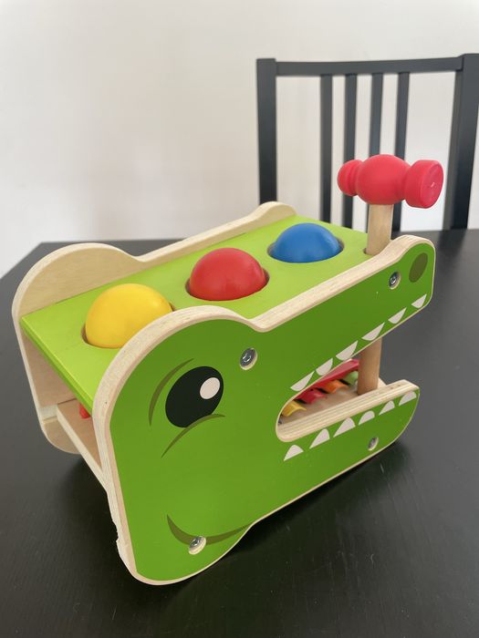 Brinquedo musical de madeira com xilofone