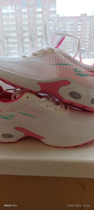 Женские кросовки на 39 размер