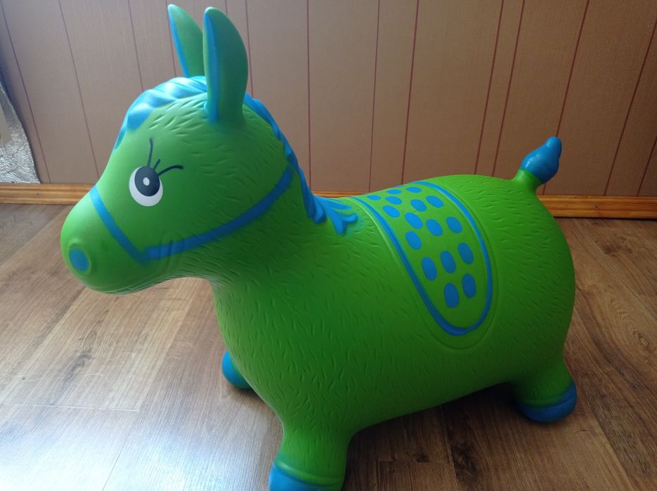 Коник стрибунець, в гарному стані