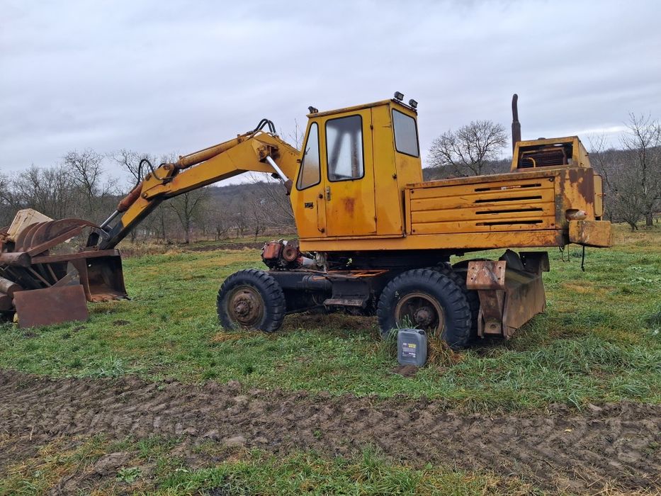 Продам ескаватор.