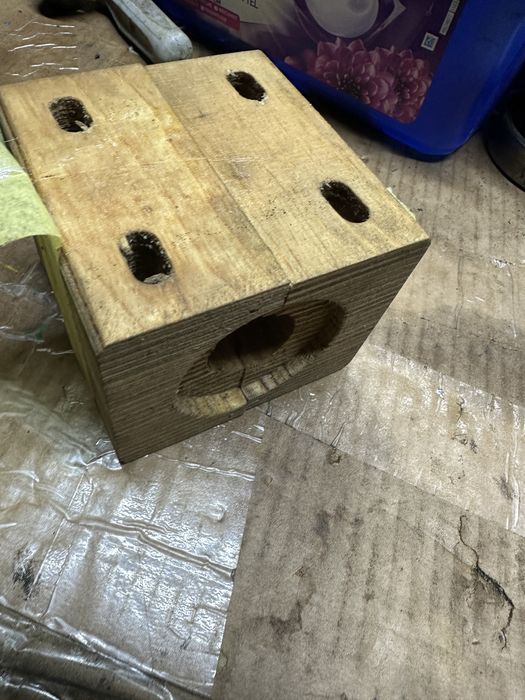 Підшипник деревяний на вал соломотряса Sampo, Massey Ferguson