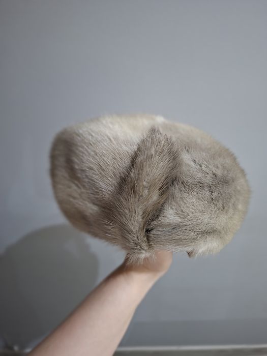 Czapka z norek kolor szary