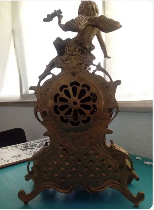 Relógio de Sobremesa Antigo em Metal Bronze – 37 cm