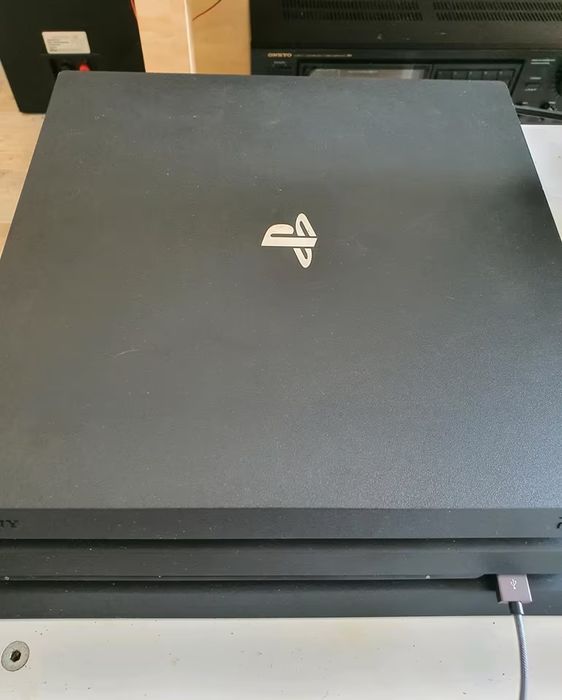 Playstation 4 pro ps4 2 kontrolery i gra