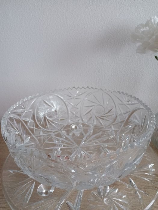 Waza i patera kryształowa.