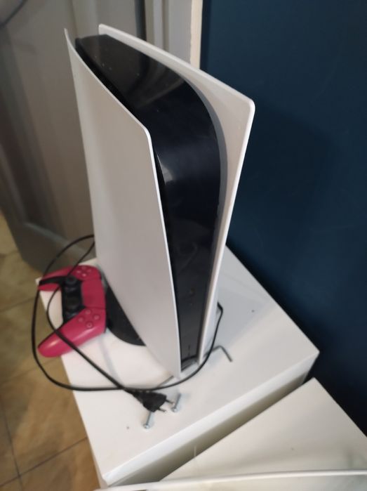Konsola PlayStation 5 1 TB stan bardzo dobry