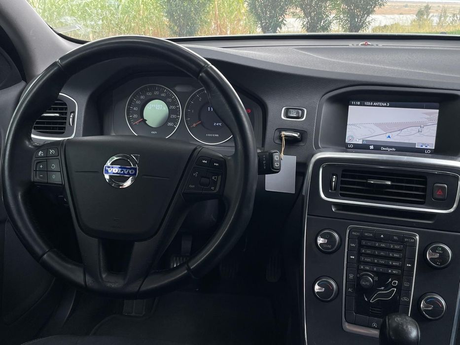 Volvo V60 D2 MOMENTUM