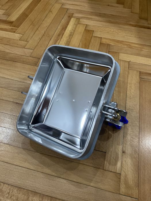 Люк з нержавіючої сталі