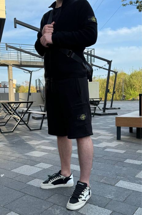 Черні шорти Stone Island