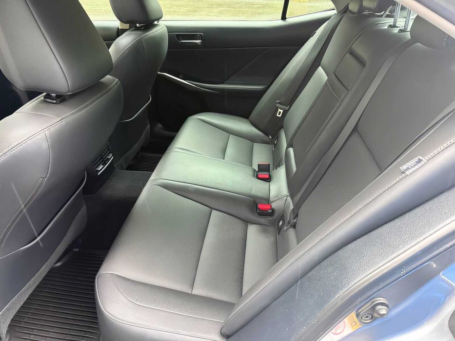 Lexus IS 300      2016
