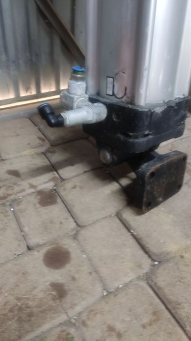 Siłownik pneumatyczny duży