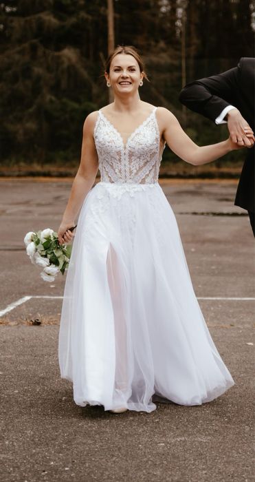 Suknia ślubna snieznobiala