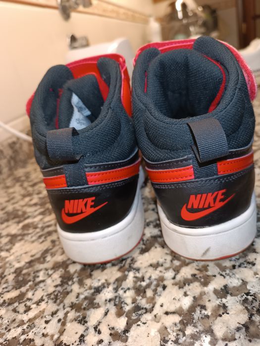 Ténis Nike vermelho e preto