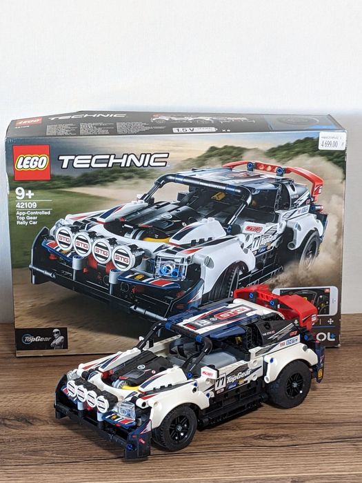 LEGO Technic Гоночный автомобиль Top Gear на управлении (42109)