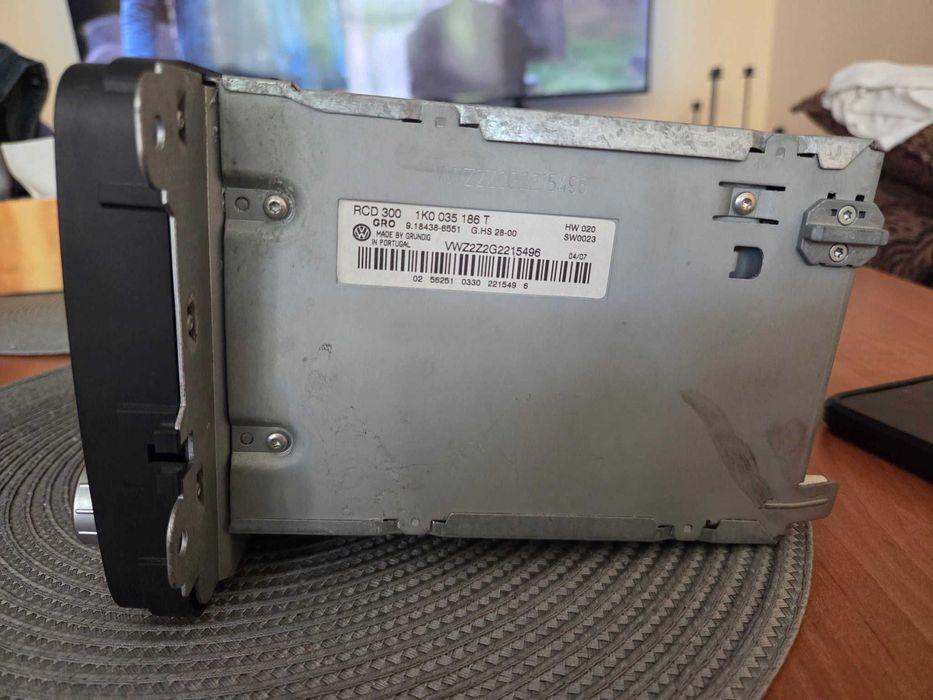 Sprzedam radio samochodowe VW RCD 300 oryginalne – Volkswagen Golf V / Passat / Touran