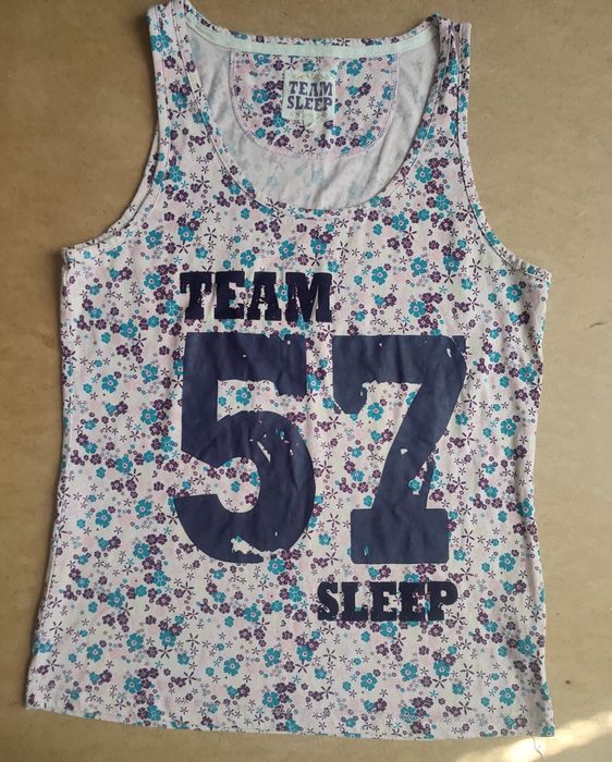 Четыре позиции всего за 370 грн. 3 майки, футболка, одним лотом.