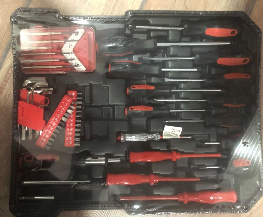 Caixa de ferramentas com trolley 356 peças