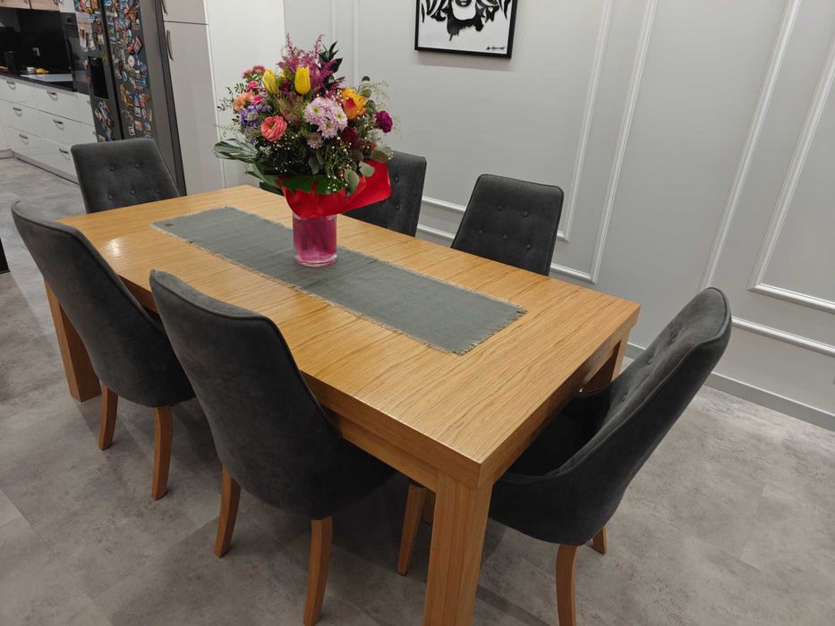 Stół rozkładany do jadalni lub salonu