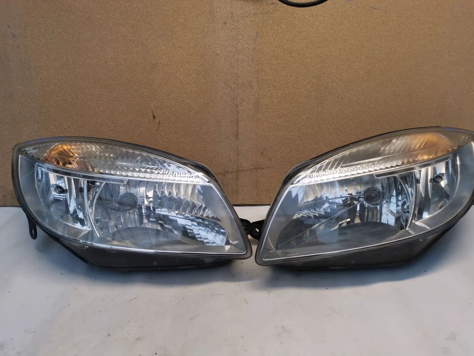 Skoda Fabia II Lampa Przednia Prawa Lewa