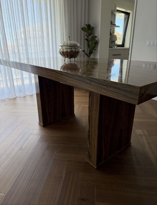 Mesa de jantar em pau ferro