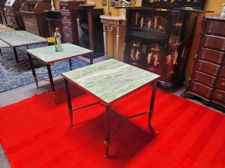 Mesas de centro quadradas em latão com tampo em pedra -