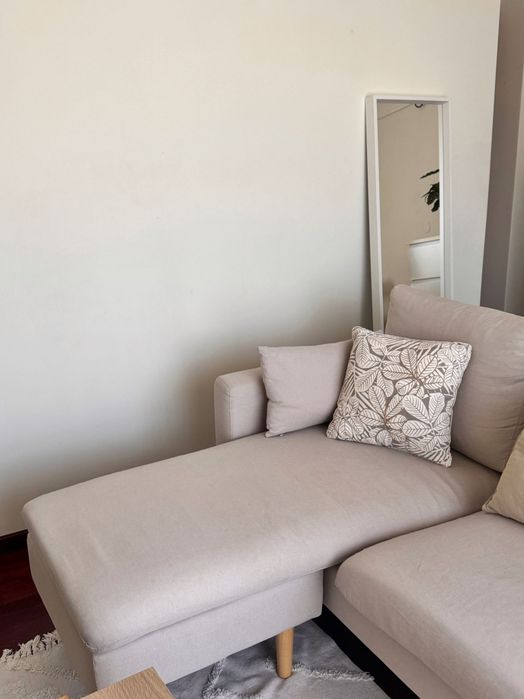 Sofá Bege 3 lugares com Chaise Longue
