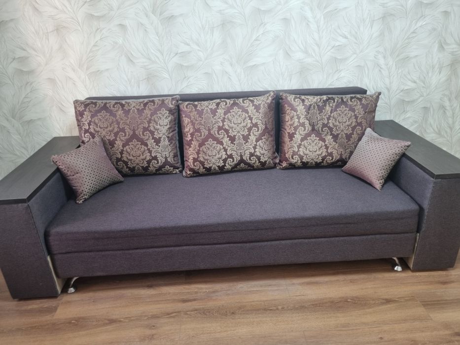 Стильний розкладний диван