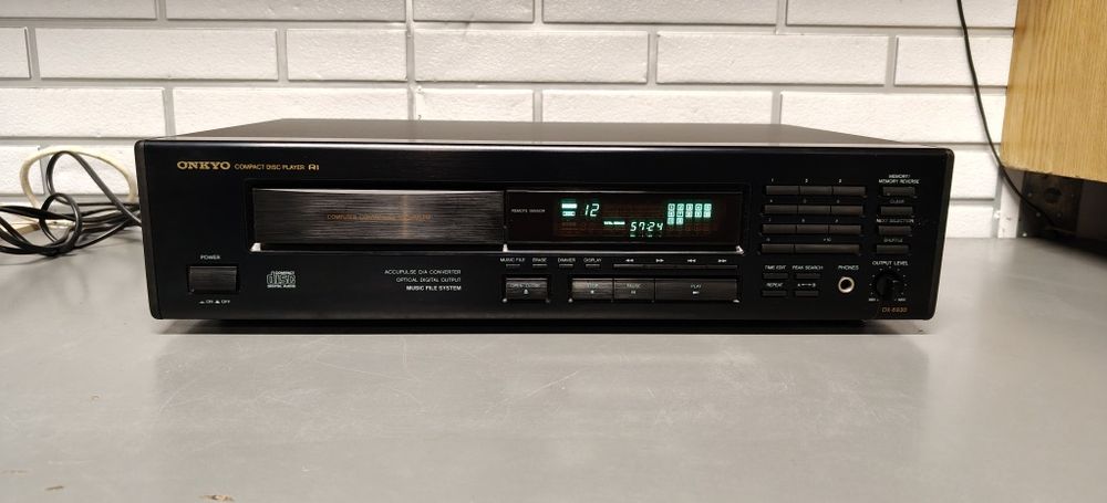 Odtwarzacz CD ONKYO DX-6930