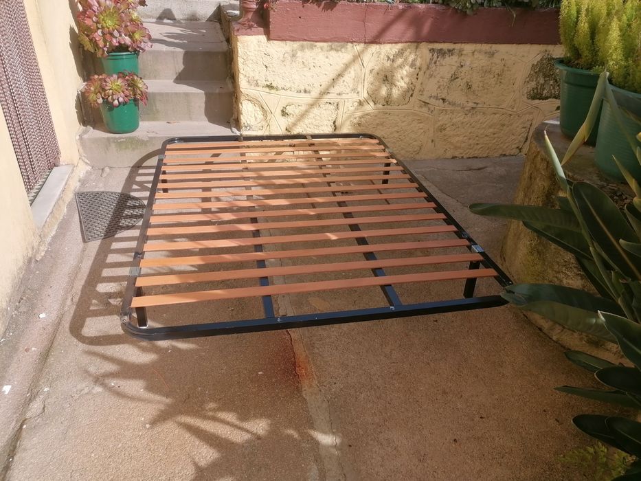 Estrado de casal com  pés