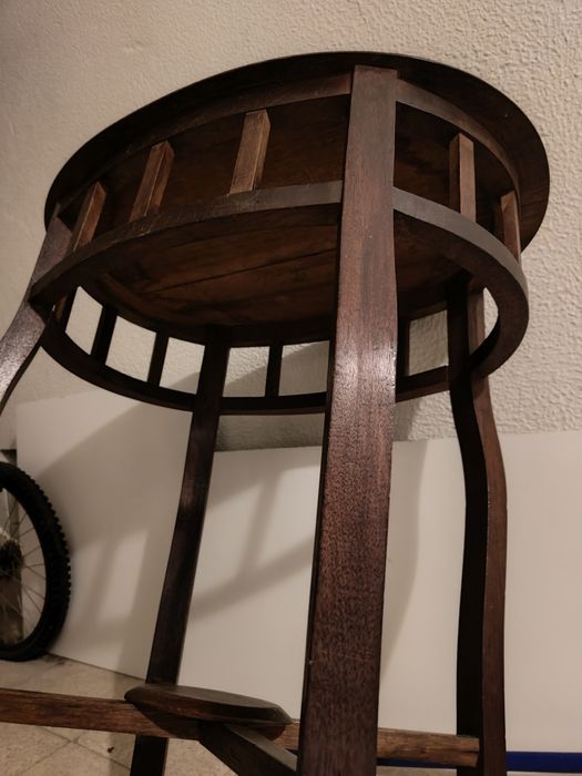 Mesa antiga de madeira