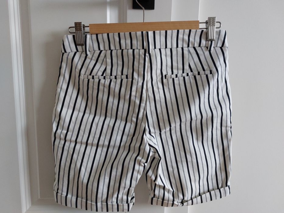 Krotkie spodenki Reserved, rozmiar 34