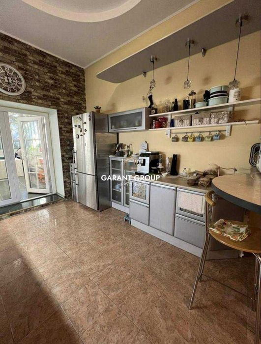 Будинок з ремонтом / Аркадія