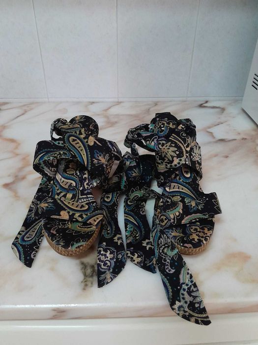 Sandálias miMaO estampadas com fitas de atar à perna| Tam. 36 | Como novas