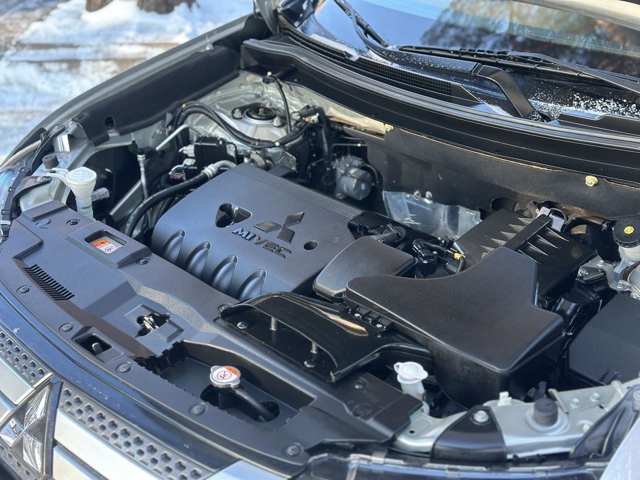 Mitsubishi Outlander 2020 року