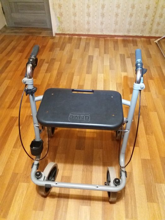 Ходунки раскладные на колесах