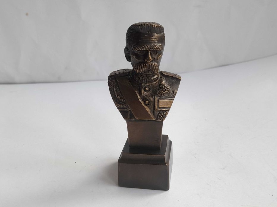 Popiersie Józef Piłsudski, sygnowane (11 cm)