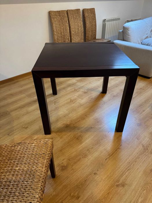 Mesa de Jantar + 4 Cadeiras